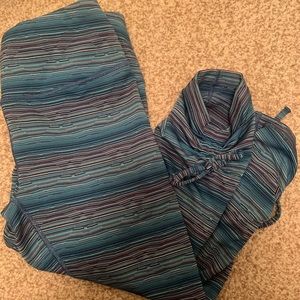 Moving comfort cropped workout leggings — xs